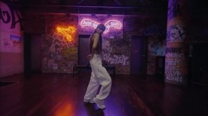 LILI's FILM #1 - LISA Dance Performance"Mirrored dance practice"