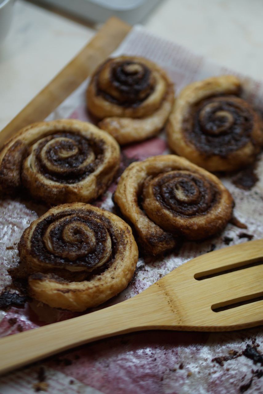 Пироженки в стиле синабон?
Все мы любим сладенькое, не так ли??
Ловите рецепт ленивых булочек