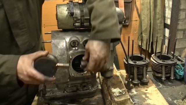 Трицикл на базе мотоцикла Урал / 2 серия / Разбираю двигатель смотреть онлайн