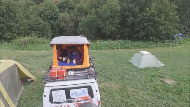 Багажный бокс-палатка испытания | Roof tent | Автопалатка YUAGO с высоты птичьего полёта смотреть онлайн