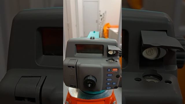 Цифровой нивелир Sokkia SDL50 C фиберглассоовой рейкой BGS 40