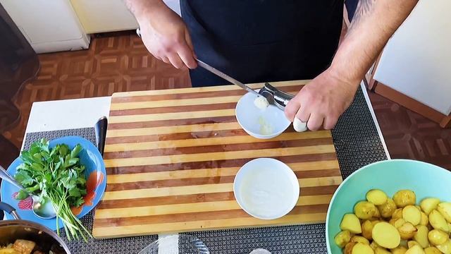 ?Грибные горшочки с картошкой и мясом Армянин готовит? За уши не оттянешь ? смотреть онлайн
