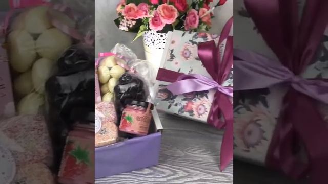 Подарок маме на день рождения / Подарочный набор чая и сладостей для мамы смотреть онлайн