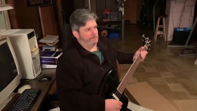 Unboxing the Fender Bullet Stratocaster смотреть онлайн