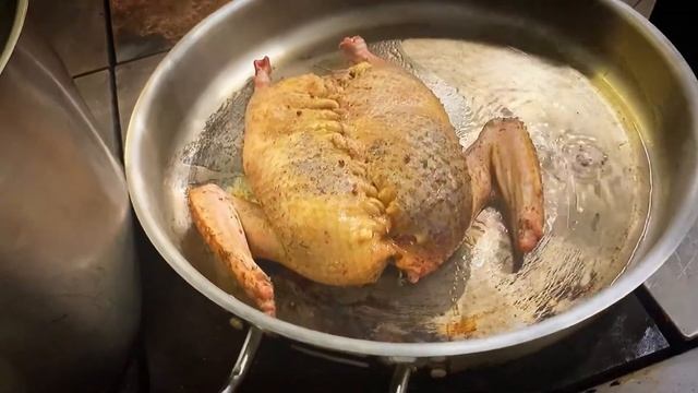 Фаршированная утка с изюмом и курагой. смотреть онлайн