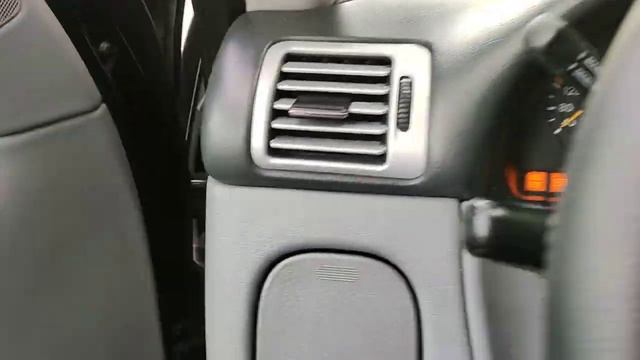 Mercedes ML320 W163 - 2002 Года - тест с бокалом на ножке на двигателе Glass on the leg test engine смотреть онлайн