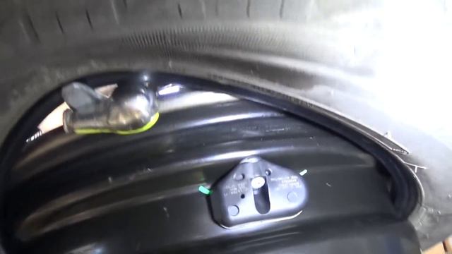 HOW TO CHANGE A TIRE WITH TPMS SENSOR смотреть онлайн