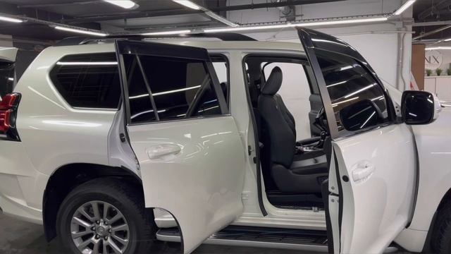 Toyota Land Cruiser Prado: чёрный потолок из алькантары, покраска элементов и шумоизоляция потолка смотреть онлайн