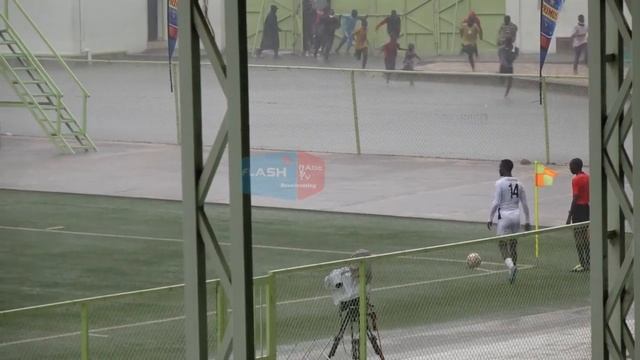 HIGHLIGHTS z’umukino APR yatsinzwemo 1-0 na MUKURA umusifuzi yahagaritse ngo " Ni imvura nyinshi" смотреть онлайн
