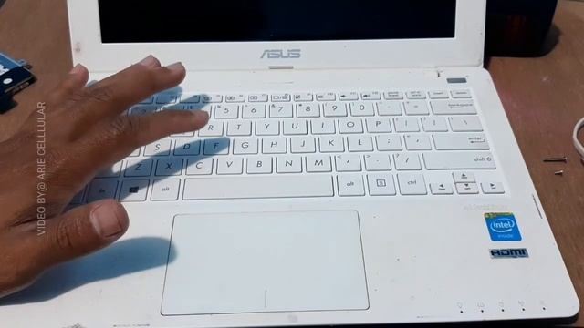 Cara ganti hardisk ke ssd netbook asus смотреть онлайн