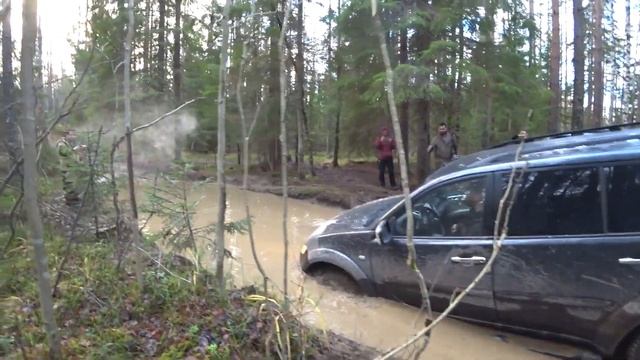 Приключения кроссоверов в лесу, Pajero утонул. смотреть онлайн