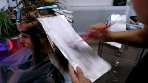 ? УРОК 8 ПРАКТИКА: Нанесение препарата на пряди при мелировании и закрытие фольги