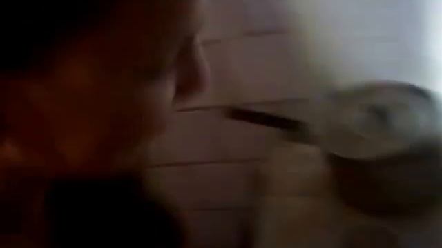 Чтоб не пил, мама, замуровала папу в стену!!!