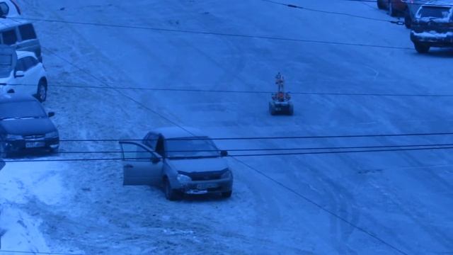 В Кирове робот-манипулятор обезвредил «бомбу» в машине смотреть онлайн
