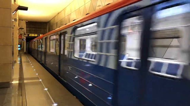 81-717/714.5М Перекраска Московский транспорт На станции Селигерская смотреть онлайн