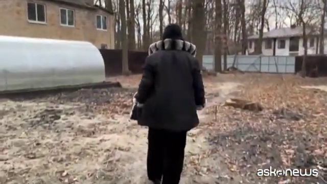 Ritorno a Bucha dopo l'orrore, alla ricerca dei parenti dispersi смотреть онлайн