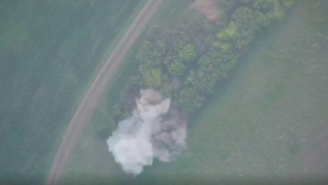 Десантники ГрВ «Днепр» с помощью БПЛА-камикадзе «Ланцет» уничтожили вражескую станцию РЭБ. Расчеты смотреть онлайн