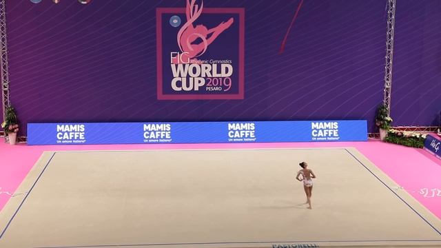 Dina Averina - Ribbon WC Pesaro 2019 AA 20.150 смотреть онлайн