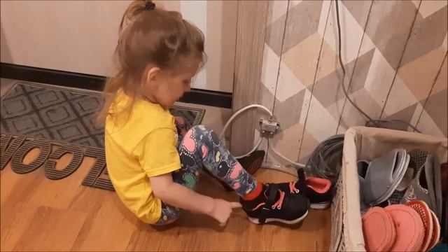 ВЛОГ/МАША У БАБУЛИ В ГОСТЯХ/ПЕЧЕМ СОСИСКИ В ТЕСТЕ/МОСКВА смотреть онлайн