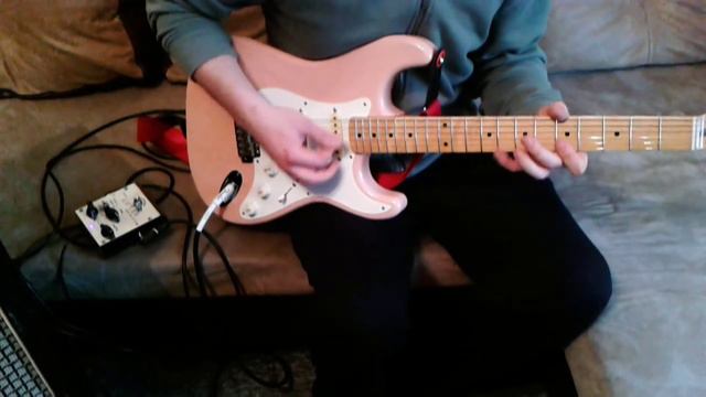 FENDER Stratocaster Pink SHELL + bogner goldfinger 45 (& delay biyang ad-8) смотреть онлайн