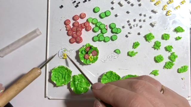 Миниатюра Салат "Греческий" для кукол Сборка / Miniature "Greek" Salad Tutorial. DIY. Miniature Foo смотреть онлайн