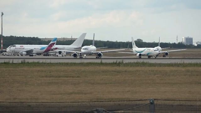 Airport BER #:1 LIVE Planespotting, mit der Rolling Stones B767, Fokker 100 und TK A350 смотреть онлайн