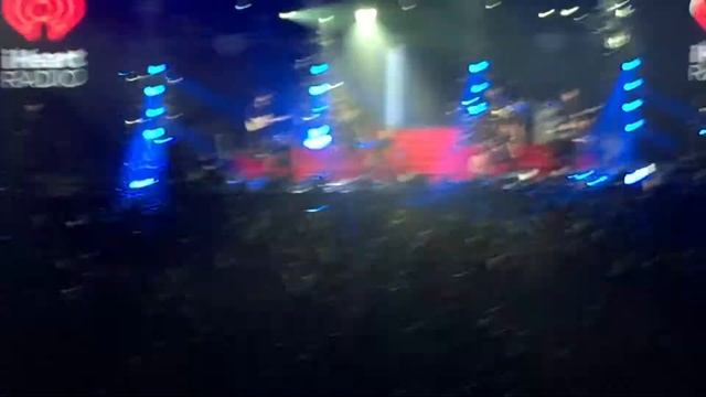 Selena Gomez- Kill Em With Kindness- Wild 94.9 Jingle Ball- Oracle Arena смотреть онлайн