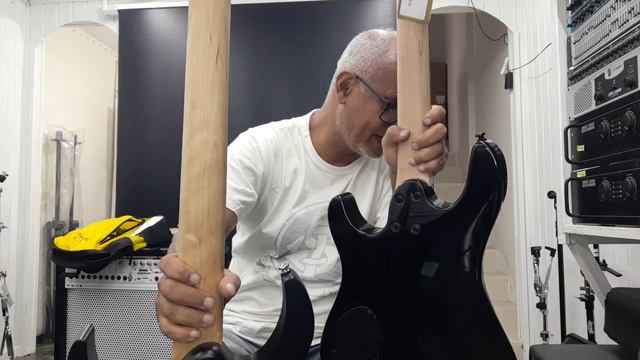 Quais as diferenças entre a guitarra Cort X100 e KX 100? смотреть онлайн