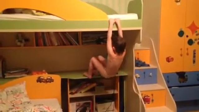 Траверс кровати или как ложатся спать дети скалолазы смотреть онлайн