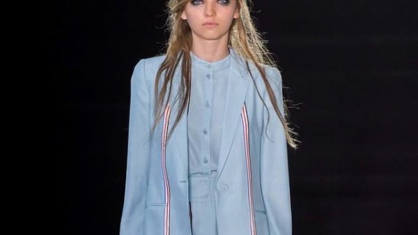 Difference Between Armani and Armani Exchange | Armani vs Armani Exchange