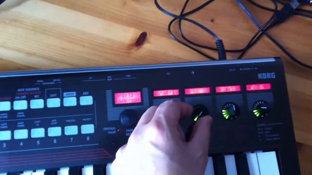 Korg R3 defective knob смотреть онлайн