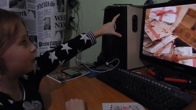 Таисия смотрит видео-поздравление от Деда Мороза смотреть онлайн