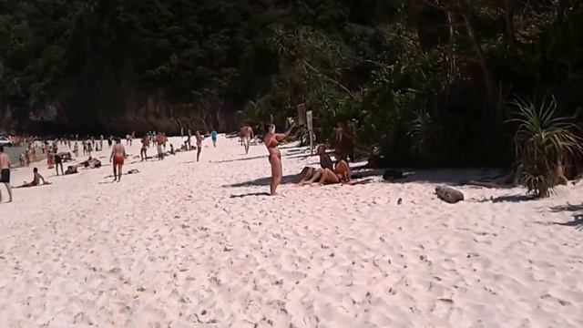 Бухта Майя Бэй на острове Пхи Пхи Лей. Тайланд смотреть онлайн