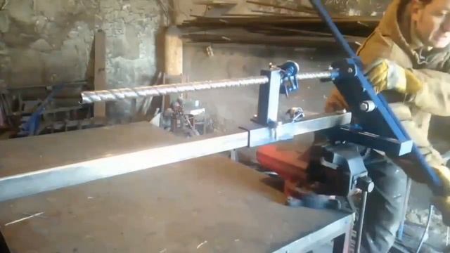 Витая труба в ручную, на станке для холодной ковки! смотреть онлайн