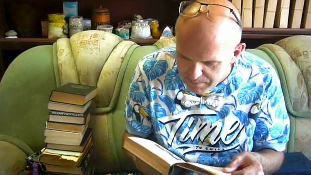 Спустился отнести книги, и принес еще.Разбираем