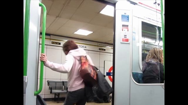 London Underground: Doors Opening & Closing смотреть онлайн