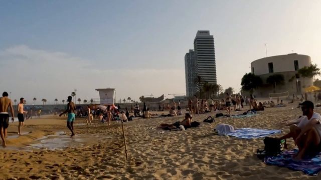 Barcelona beach walking tour - Nova Icaria beach - Spain,June 2023 смотреть онлайн