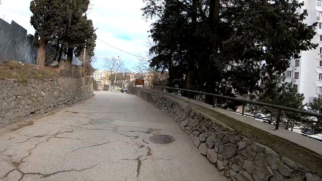 Улица Красноармейская в Ялте. Ялта весной 2021 года. Прогулки по Ялте с Кузьмичом. Погода в Крыму смотреть онлайн