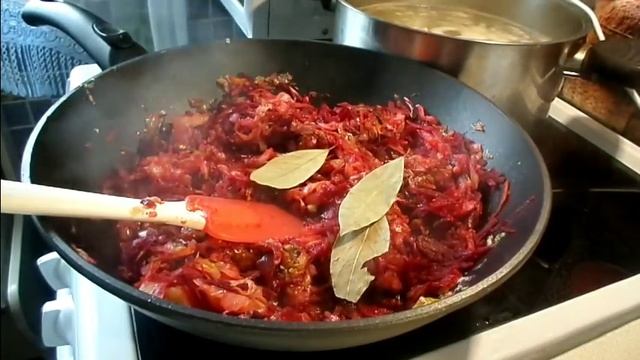 Готовлю Борщ по-рецепту Мужа и Булочки с Марципаном смотреть онлайн