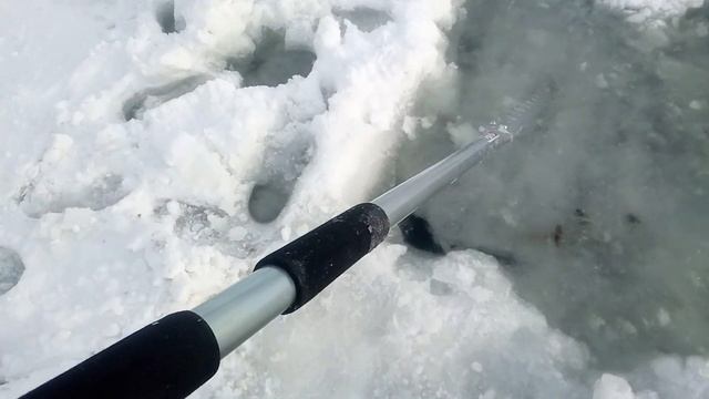 Финская ручная пила по очень толстому льду Тест, отзыв, как пилить смотреть онлайн