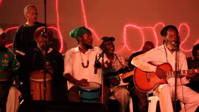 LIVE AT REDBONES (Kingston, Jamaica) : Earl "Chinna" Smith & Inna de Yard Allstars смотреть онлайн