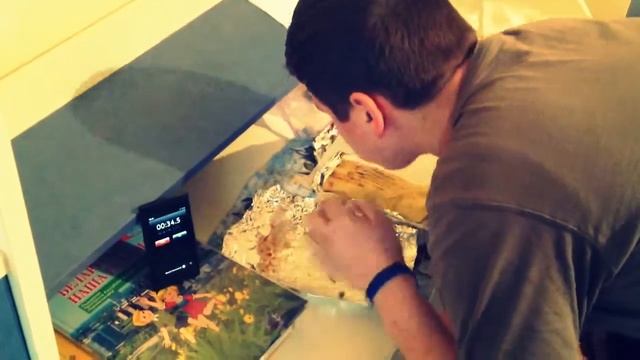 Как Саня шаурму поглощал)