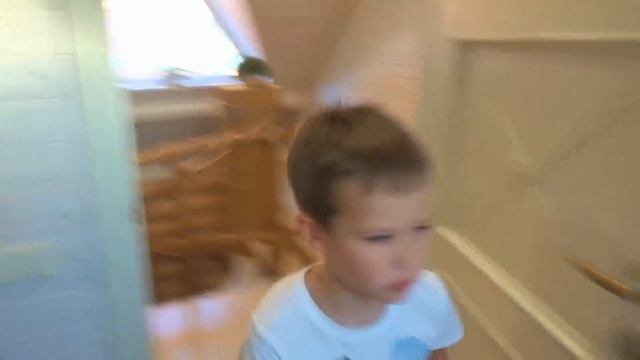 Мисс Кети и Мистер Макс КВЕСТ Челлендж ищем ПО ВСЕМУ ДОМУ сюрпризы Кто быстрее смотреть онлайн