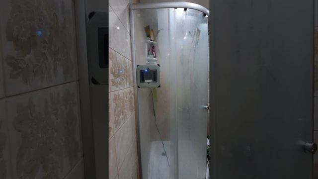 Работа робота Atvell Zorro Z5 в душевой кабине