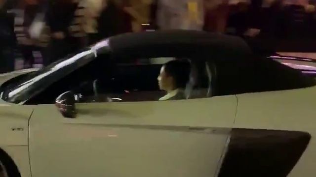 Kristen Stewart has arrived!!!!! #KristenStewart #CharliesAngels смотреть онлайн