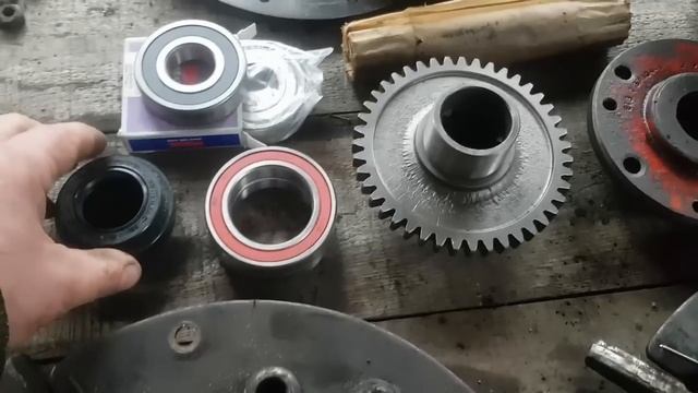 Трактор Т-25. Детали изношены! Диск заварен! Ремонт сцепления и промежутка. Вторая часть смотреть онлайн