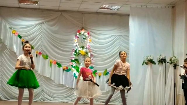 Я твоя маленькая девочка в шикарном авто в исполнении Марины сапицкая Владыка авершиной и Вики егош смотреть онлайн