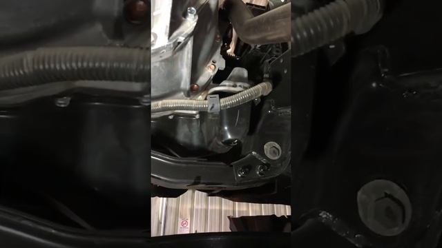 Mitsubishi L200 / Triton DiD 4N15 locations of oil filter and drain plug and gear oils locations смотреть онлайн