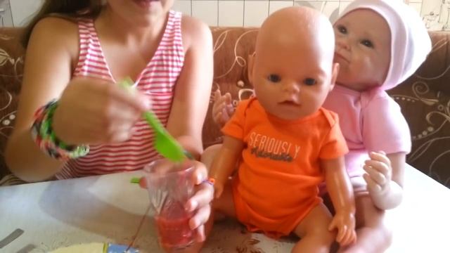 Беби Борн Сережка и Реборн Ульяша с Ирочкой Инфо готовят смузи из фруктов смотреть онлайн