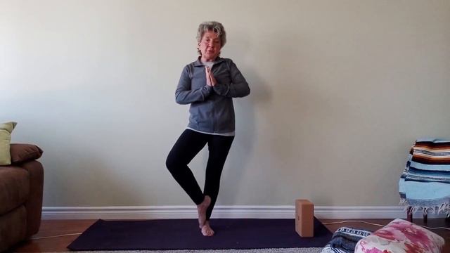 Hatha Yoga for Seniors: Beginning to Find Balance смотреть онлайн